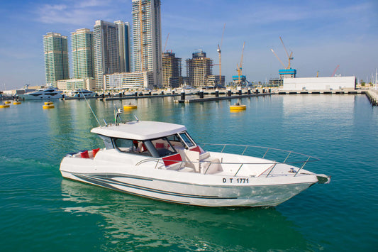 ドバイ: ガルフクラフトボート36フィート プライベートボートトリップ