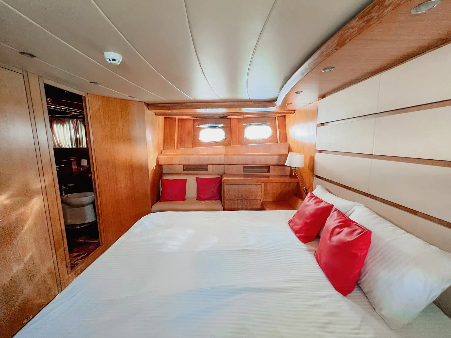 Dubai: Maiora Boat 84 ft Private Boat Trip