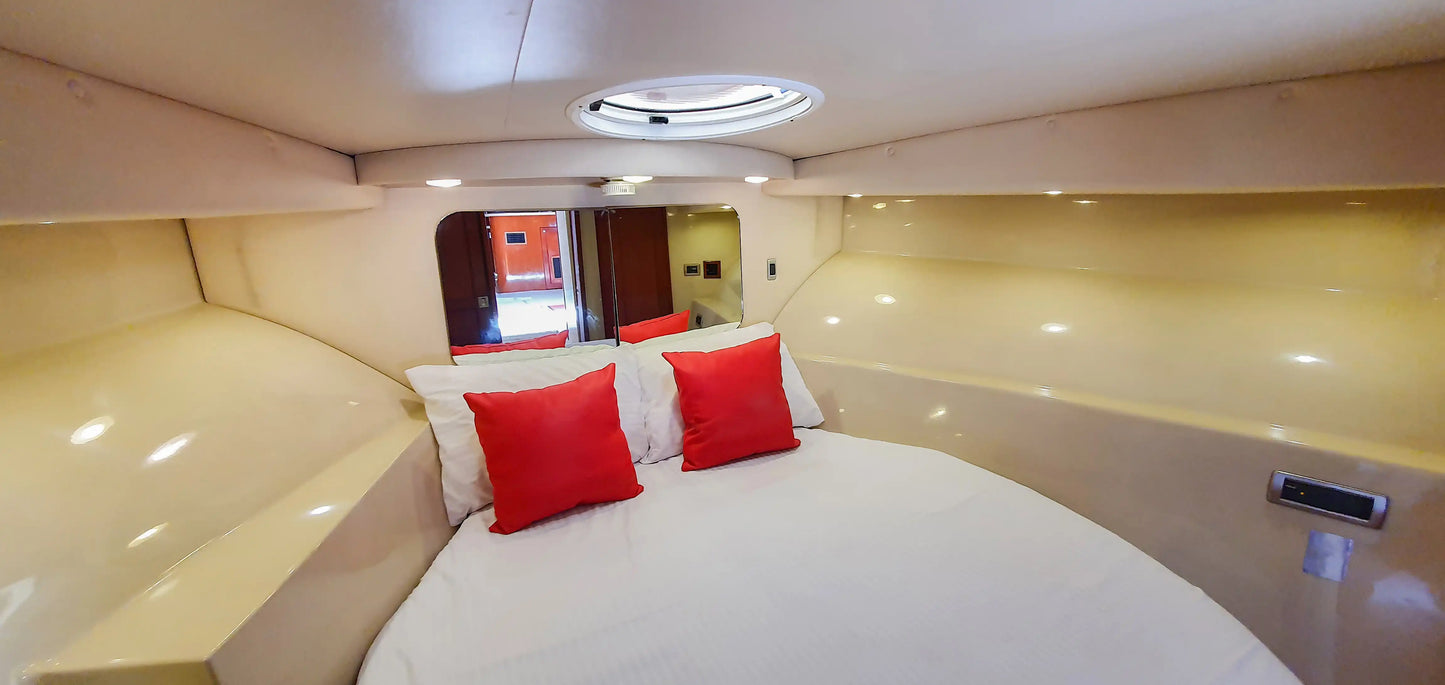 Dubái: paseo en barco privado de 60 pies en Blue Water Boat