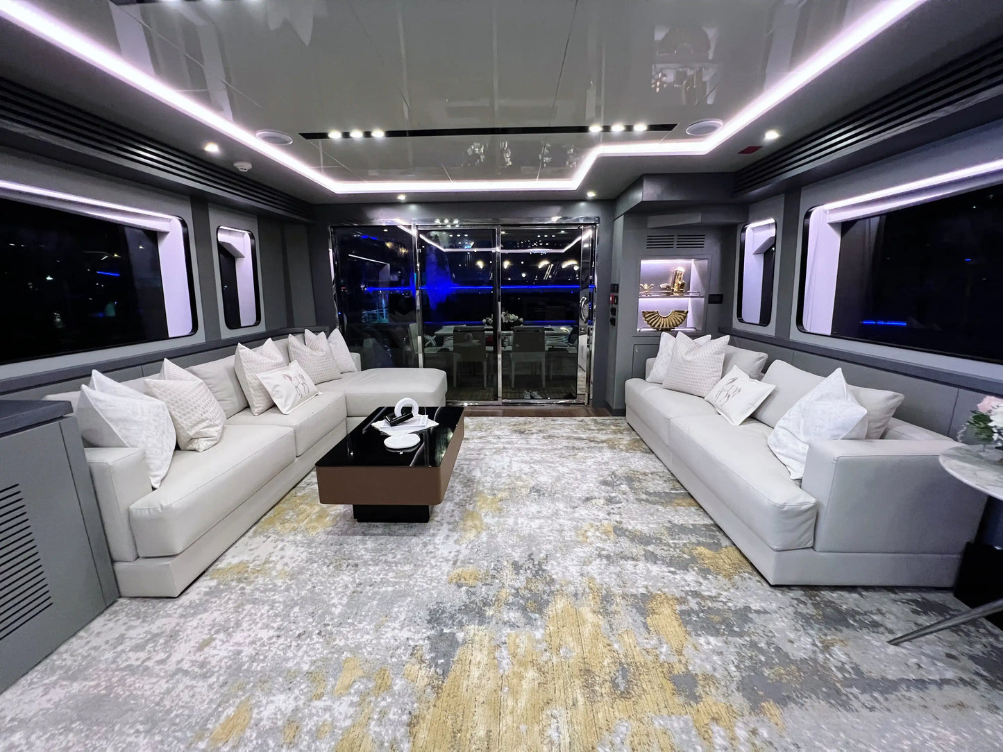 دبي: رحلة قارب لوكس بطول 75 قدمًا بالقارب الخاص