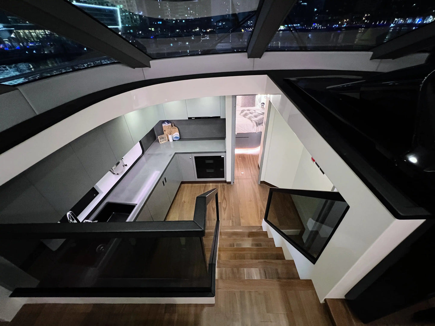 دبي: رحلة قارب لوكس بطول 75 قدمًا بالقارب الخاص