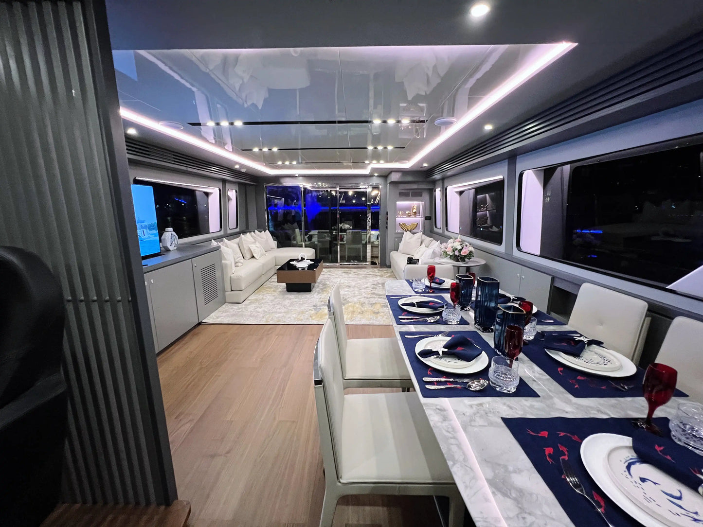 دبي: رحلة قارب لوكس بطول 75 قدمًا بالقارب الخاص