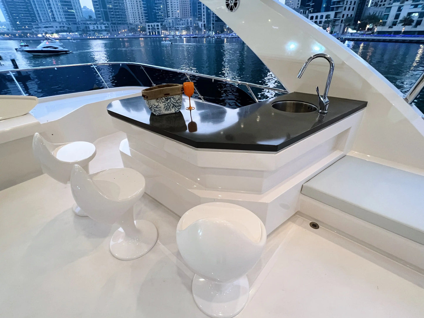 دبي: رحلة قارب لوكس بطول 75 قدمًا بالقارب الخاص