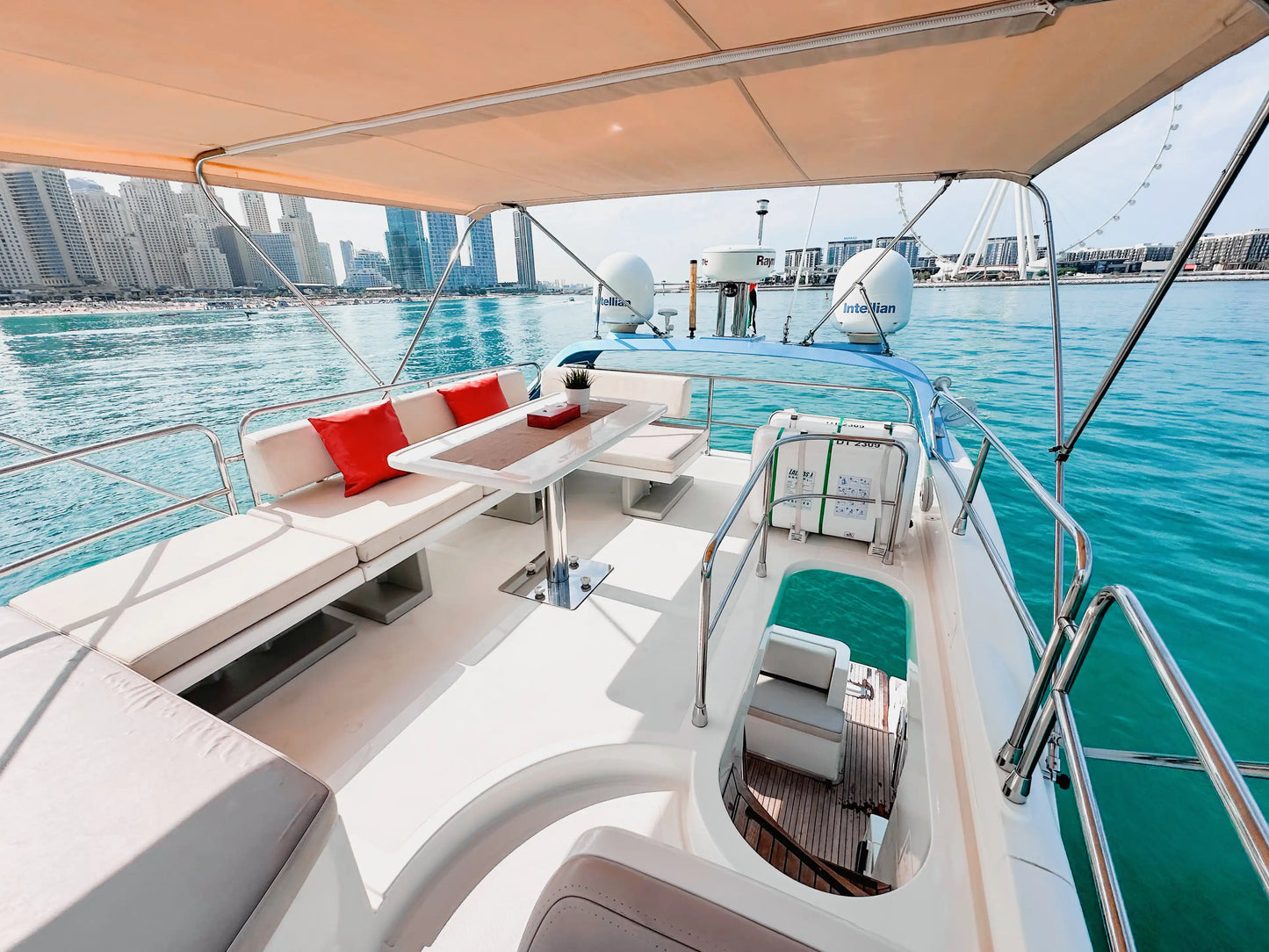 Dubai: Azimut Boat 50 Fuß private Bootsfahrt
