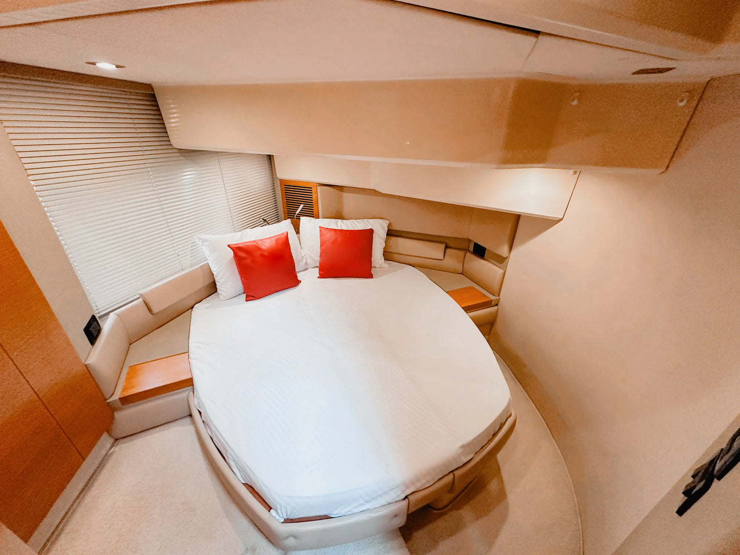 Dubai: Azimut Boat 50 Fuß private Bootsfahrt