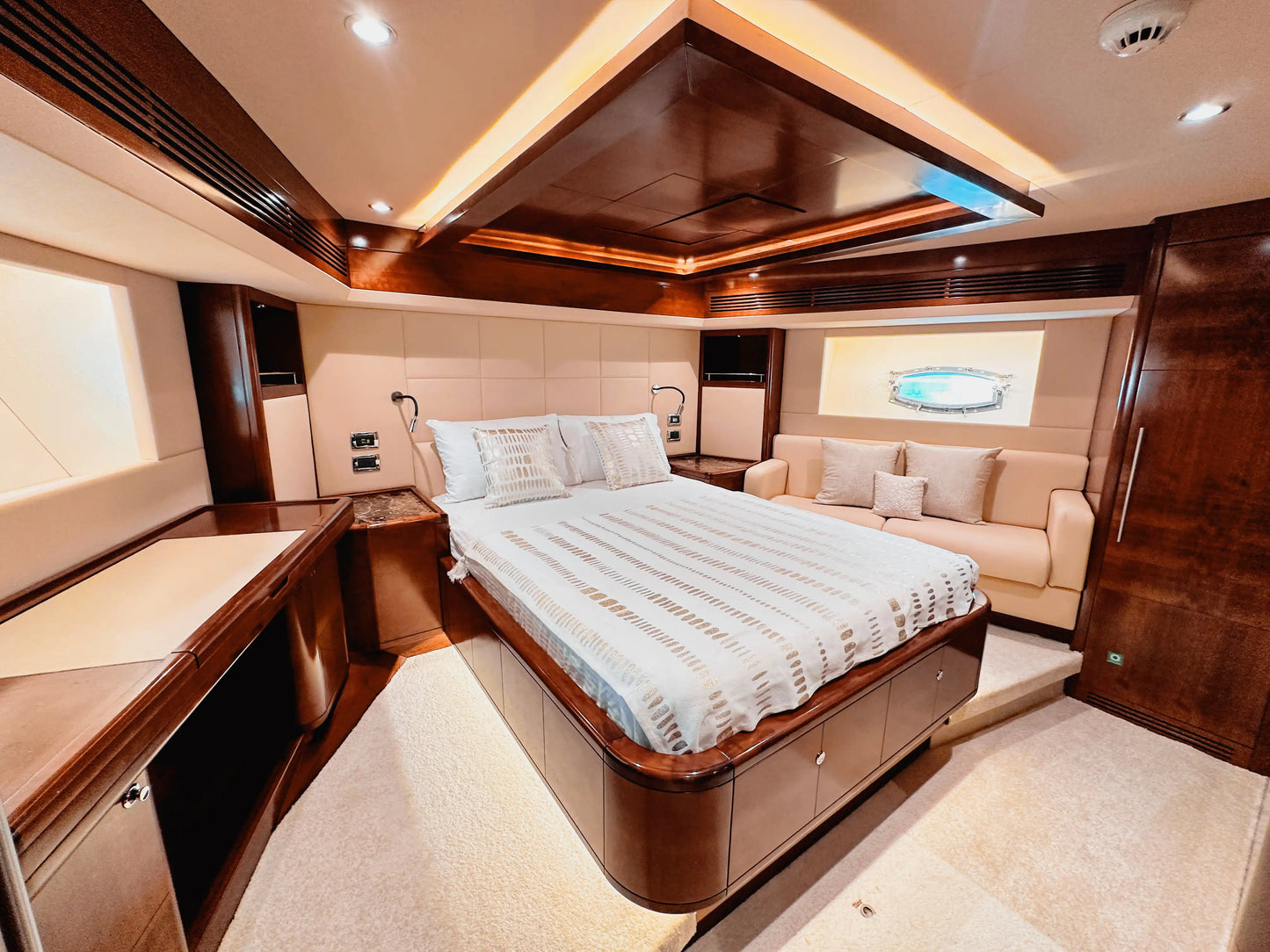 Dubaï : Excursion Privée en Bateau Majesty 88 ft