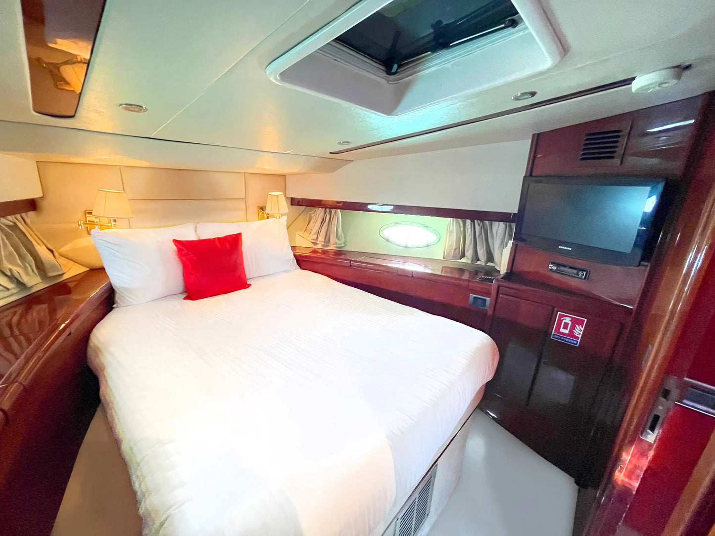 Дубай: частная прогулка на лодке Alshaali длиной 48 футов