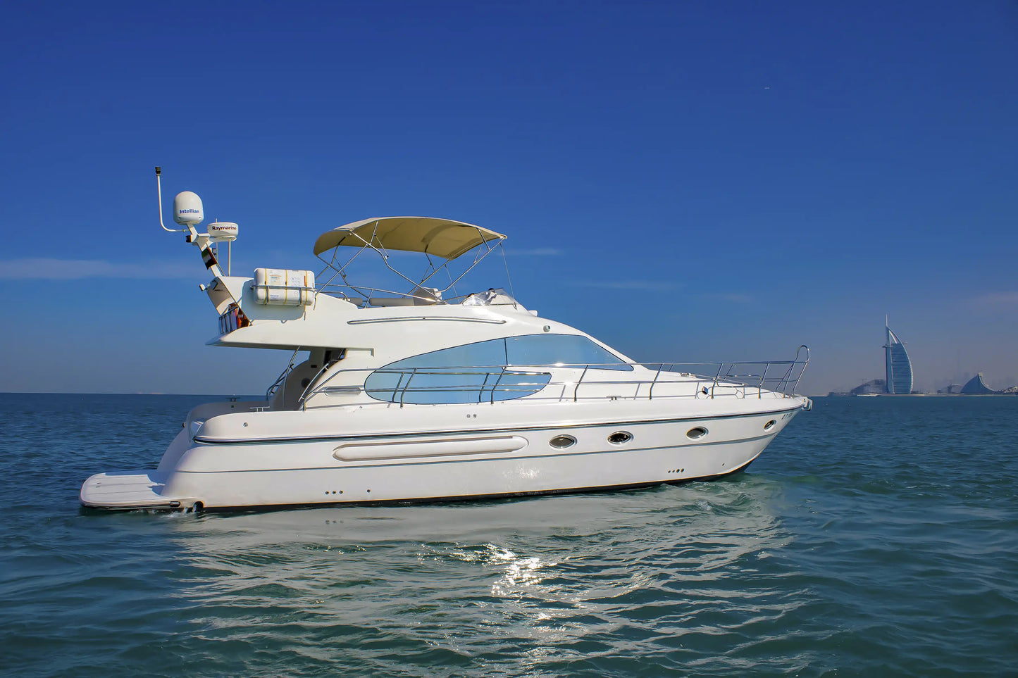 دبي: رحلة القارب الخاص بقارب أسمارين بطول 52 قدمًا