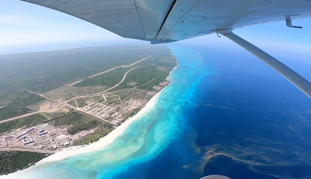 桑给巴尔:双人高空跳伞与观景飞行(含接送)