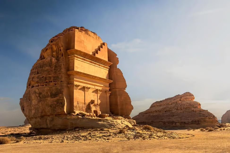 AlUla: Hegra, Elephant Rock, Dadan, and Old Town Day Tour
