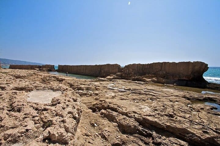 De Beirute: Lagos Aaqoura, Cachoeira Baatara e excursão de um dia a Batroun