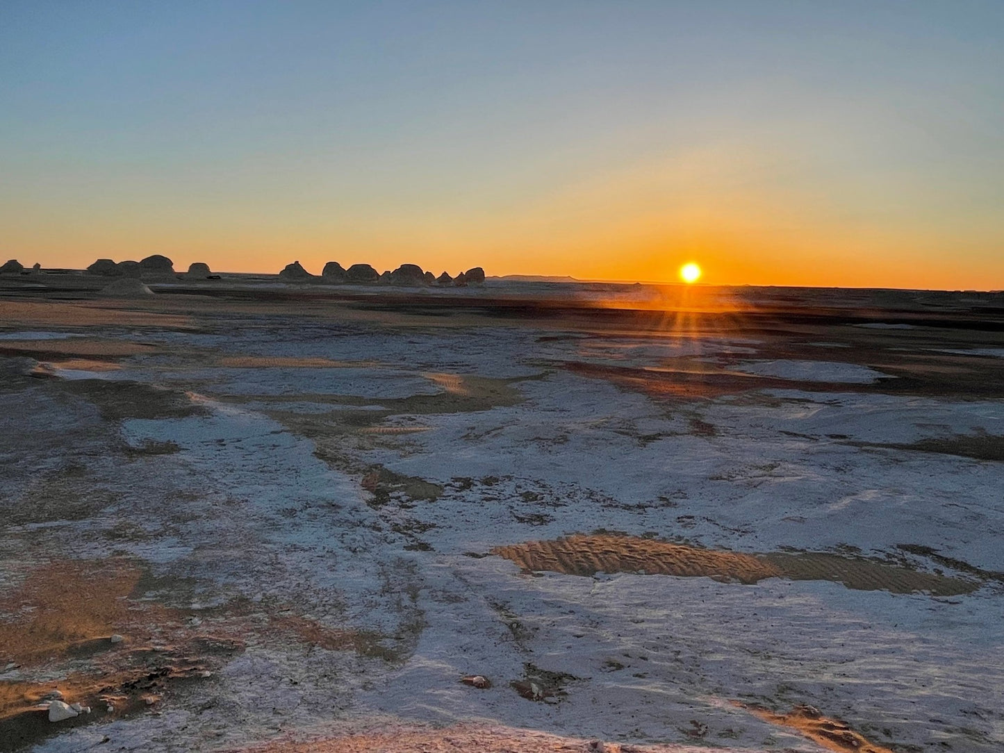 Cairo: Explore the Black & White Deserts with Overnight Camping