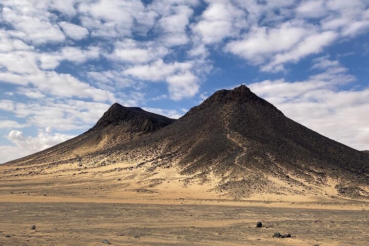Cairo: Explore the Black & White Deserts with Overnight Camping