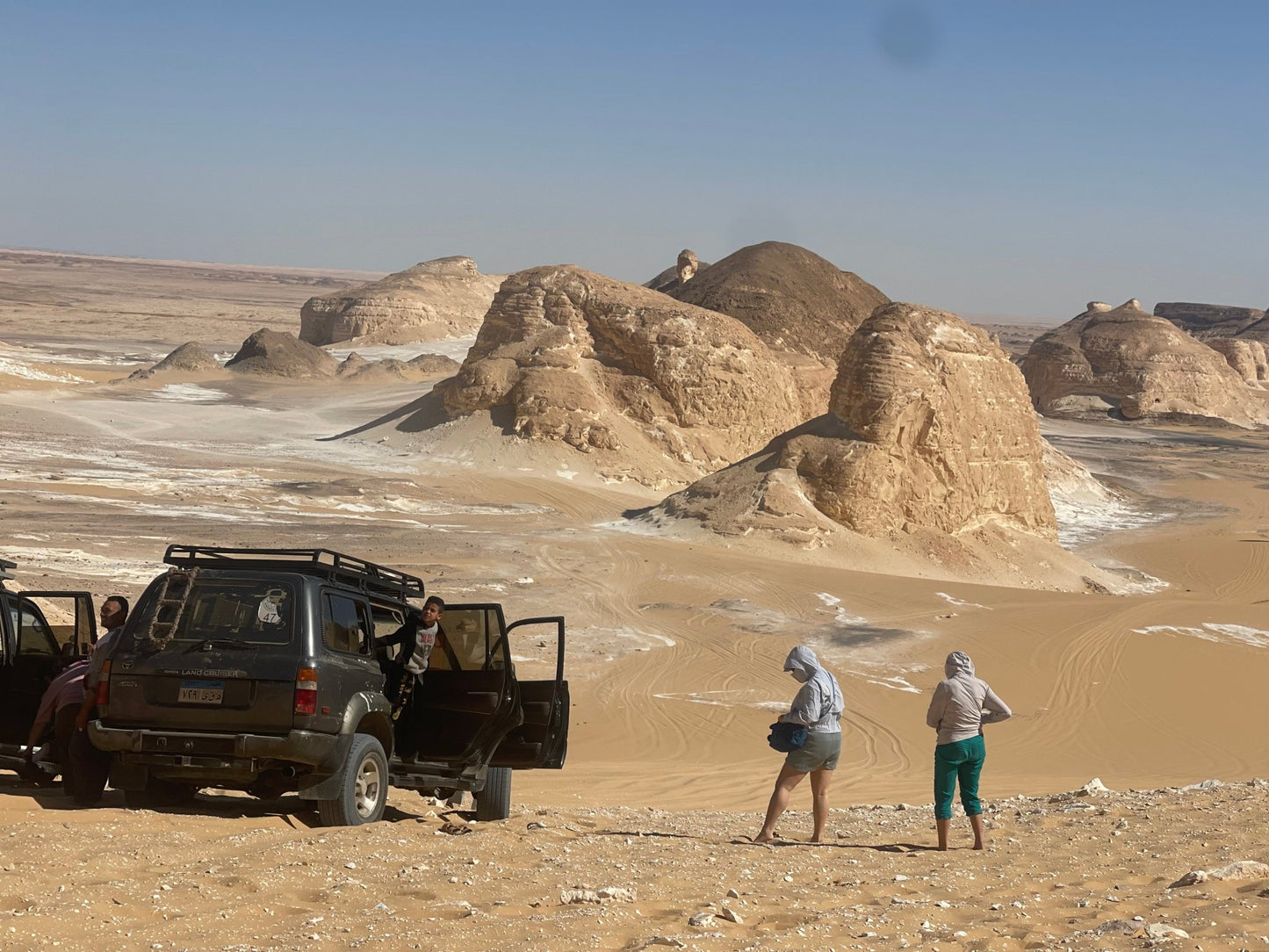 Cairo: Explore the Black & White Deserts with Overnight Camping