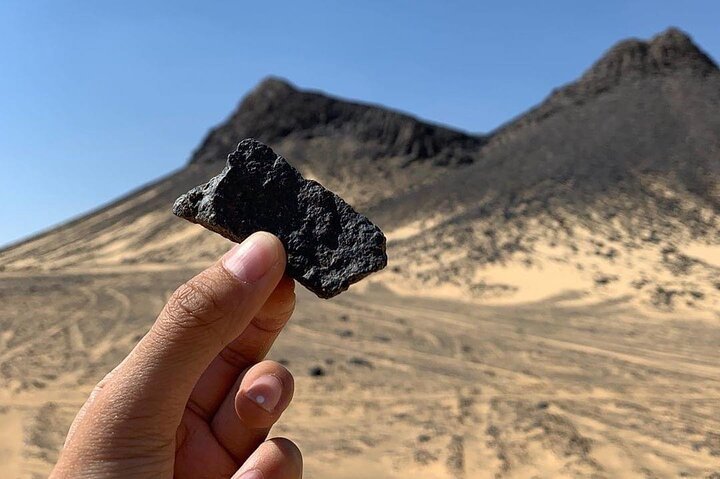 Cairo: Explore the Black & White Deserts with Overnight Camping