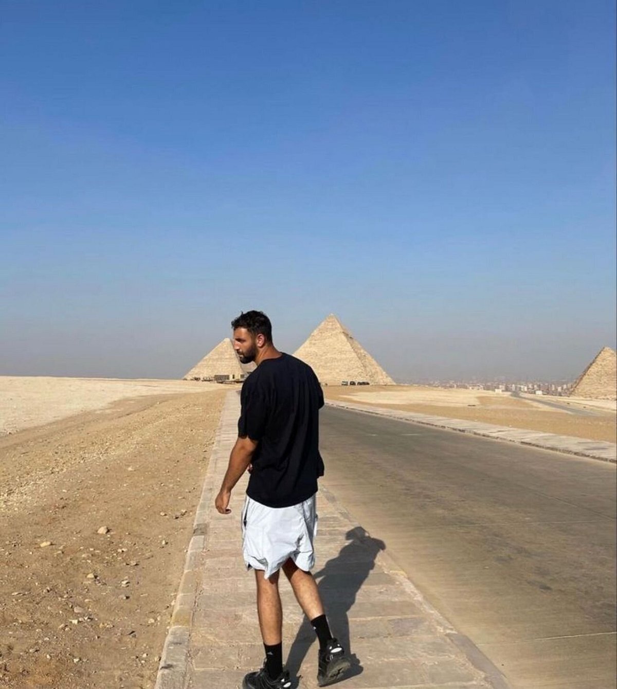 Cairo: Guided Tour of the Pyramids of Giza, Sphinx, Saqqara with Photographer