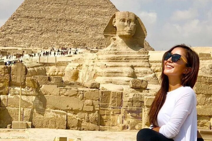 Cairo: Guided Tour of the Pyramids of Giza, Sphinx, Saqqara with Photographer