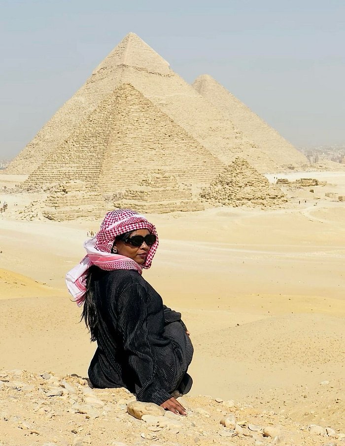 Cairo: Guided Tour of the Pyramids of Giza, Sphinx, Saqqara with Photographer