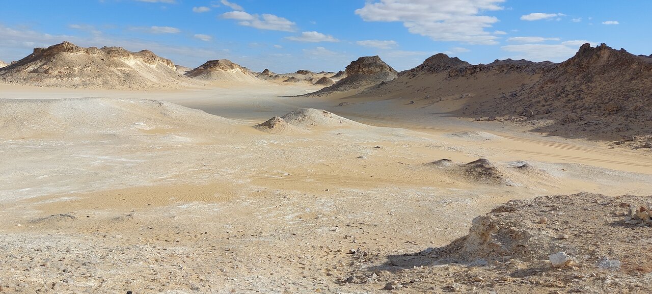Cairo: Private 2 - Day Tour to Bahariya Oasis with Black and White Desert Tour