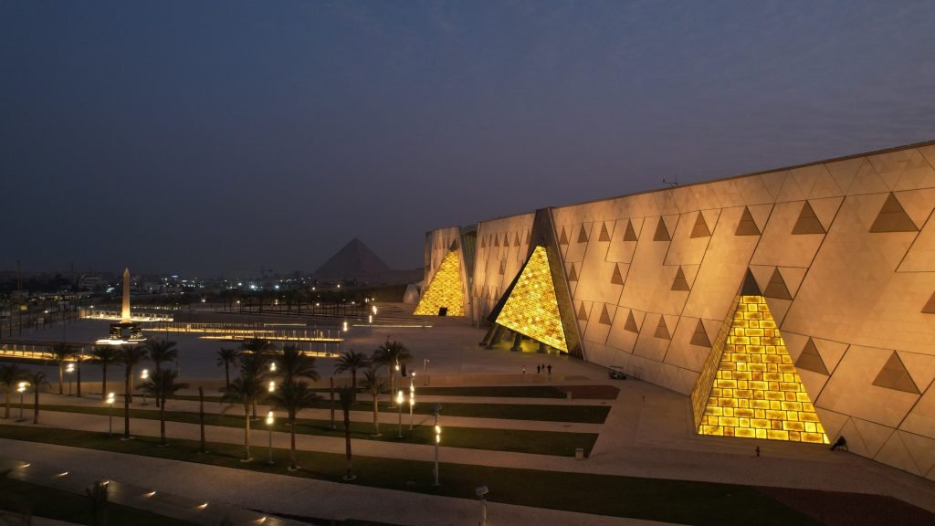 Cairo: Private Day Tour to the Pyramids of Giza and the Grand Egyptian Museum