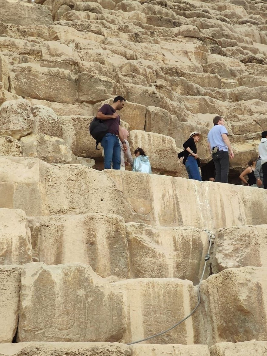 Cairo: Private Guided Tour to the Pyramids of Giza, Saqqara and Memphis