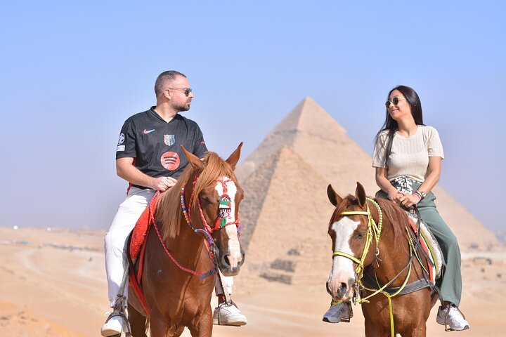 Cairo: Private Guided Tour to the Pyramids of Giza, Saqqara and Memphis