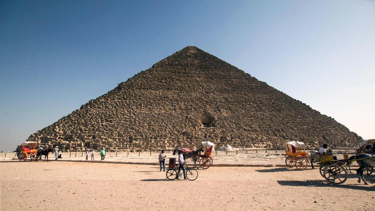 Cairo: Private Tour of Giza Pyramids, Saqqara and Memphis with Egyptologist Guide