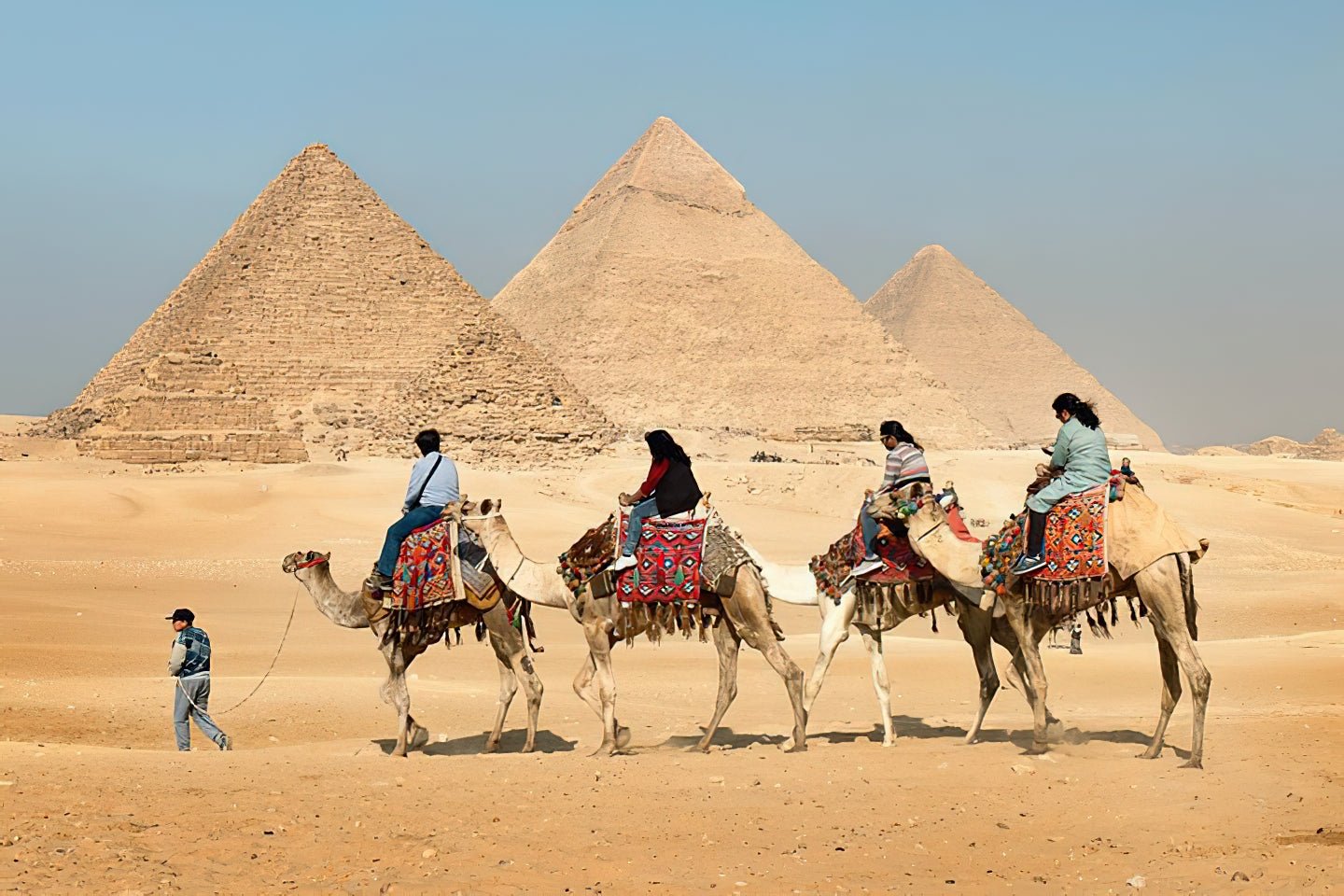 Cairo: Pyramids of Giza, Memphis, Saqqara Private Guided Tour with Lunch