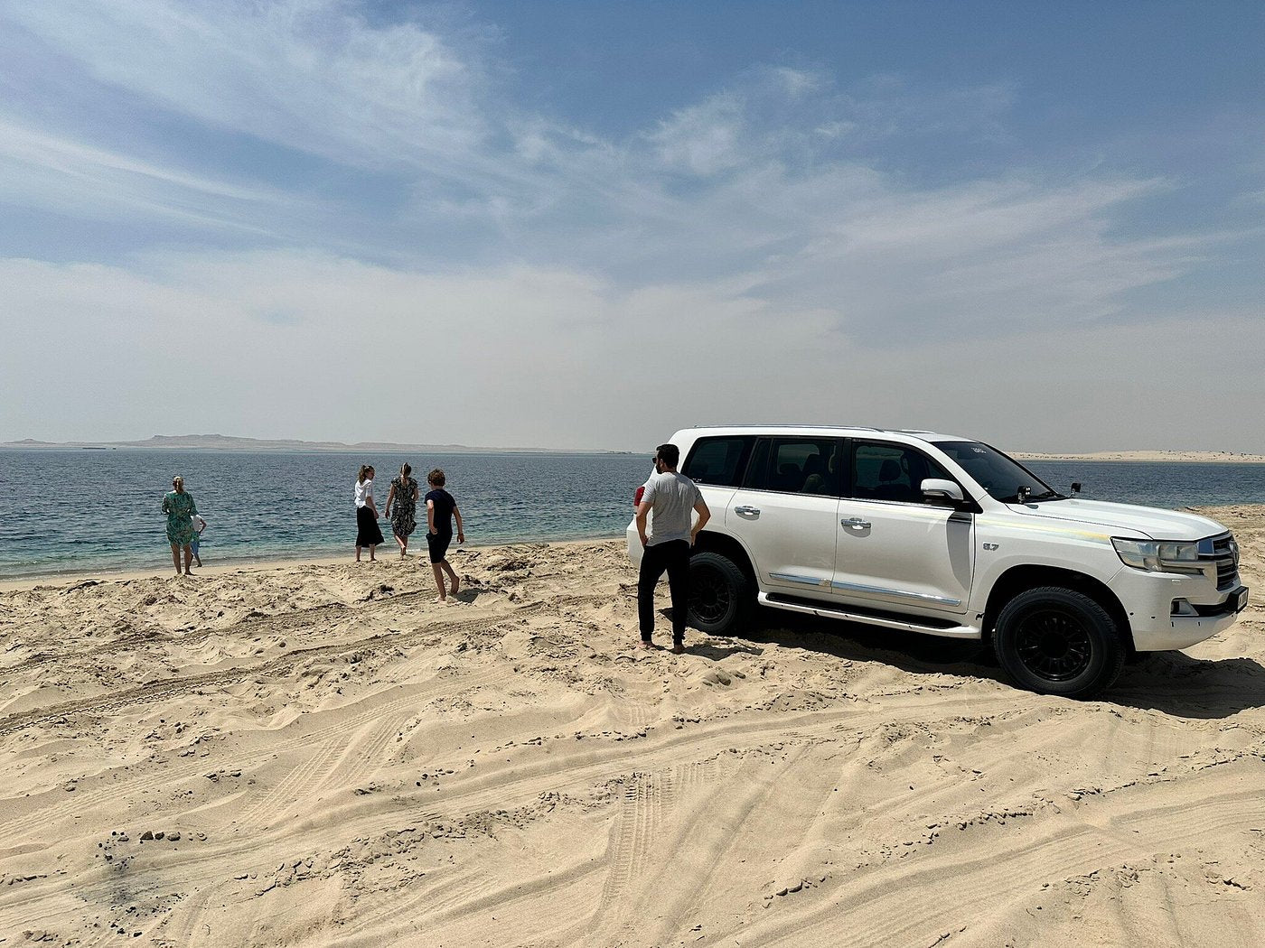 Doha: Safari de dia inteiro no deserto, passeio nas dunas, viagem pelo mar interior e jantar com churrasco