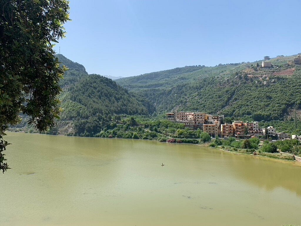 From Bejrutu: Jabal El Arbaaine, Pałac Snów, Oyoun El Samak i Jaskinia Zahlan - wycieczka jednodniowa