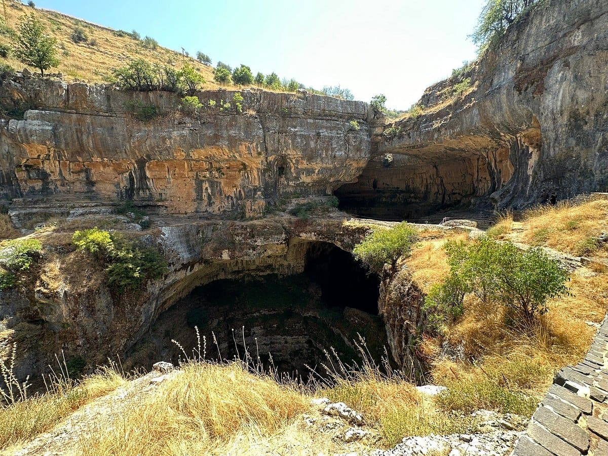 De Beirute: Lagos Aaqoura, Cachoeira Baatara e excursão de um dia a Batroun