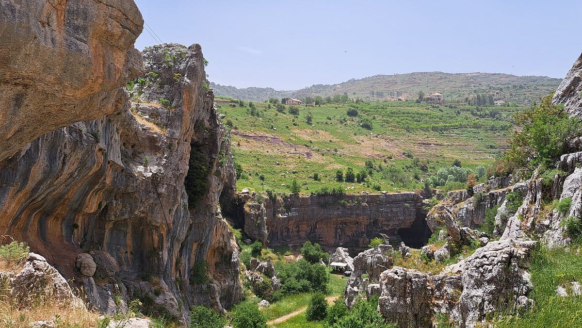 De Beirute: Lagos Aaqoura, Cachoeira Baatara e excursão de um dia a Batroun