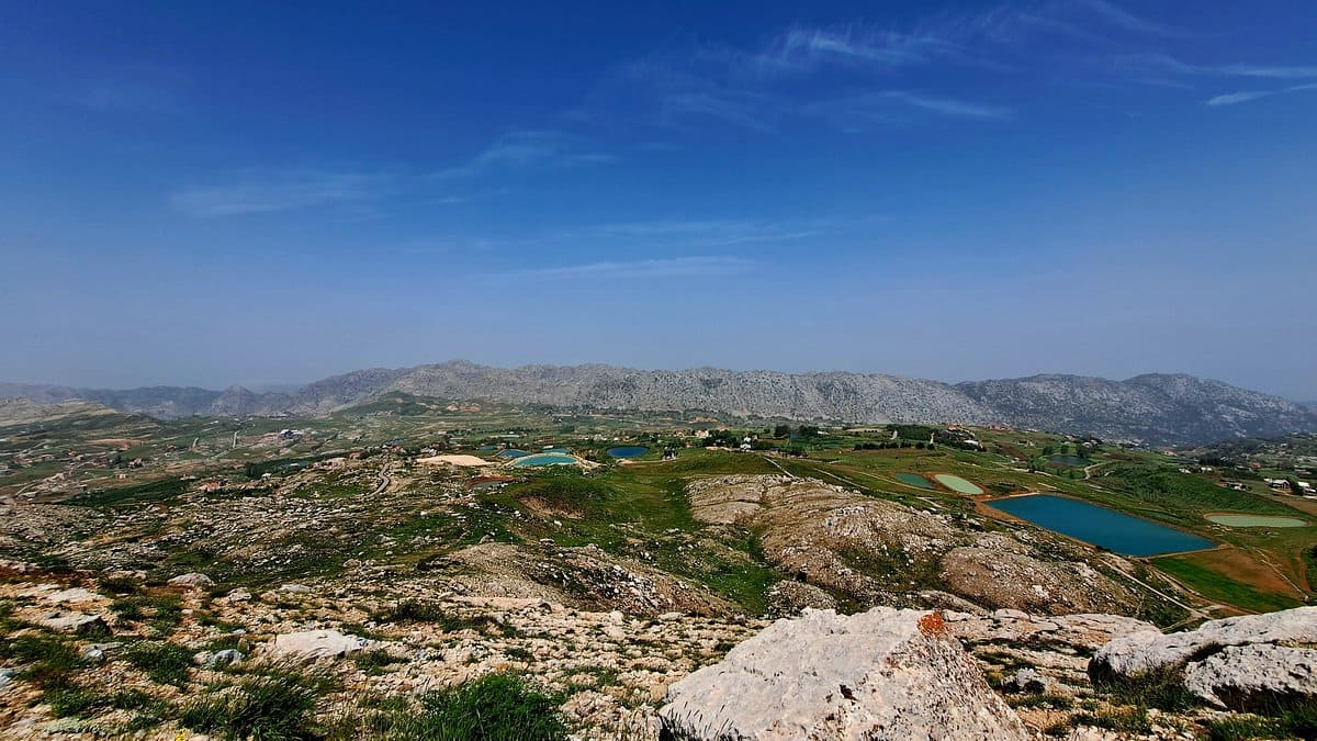 De Beirute: Lagos Aaqoura, Cachoeira Baatara e excursão de um dia a Batroun