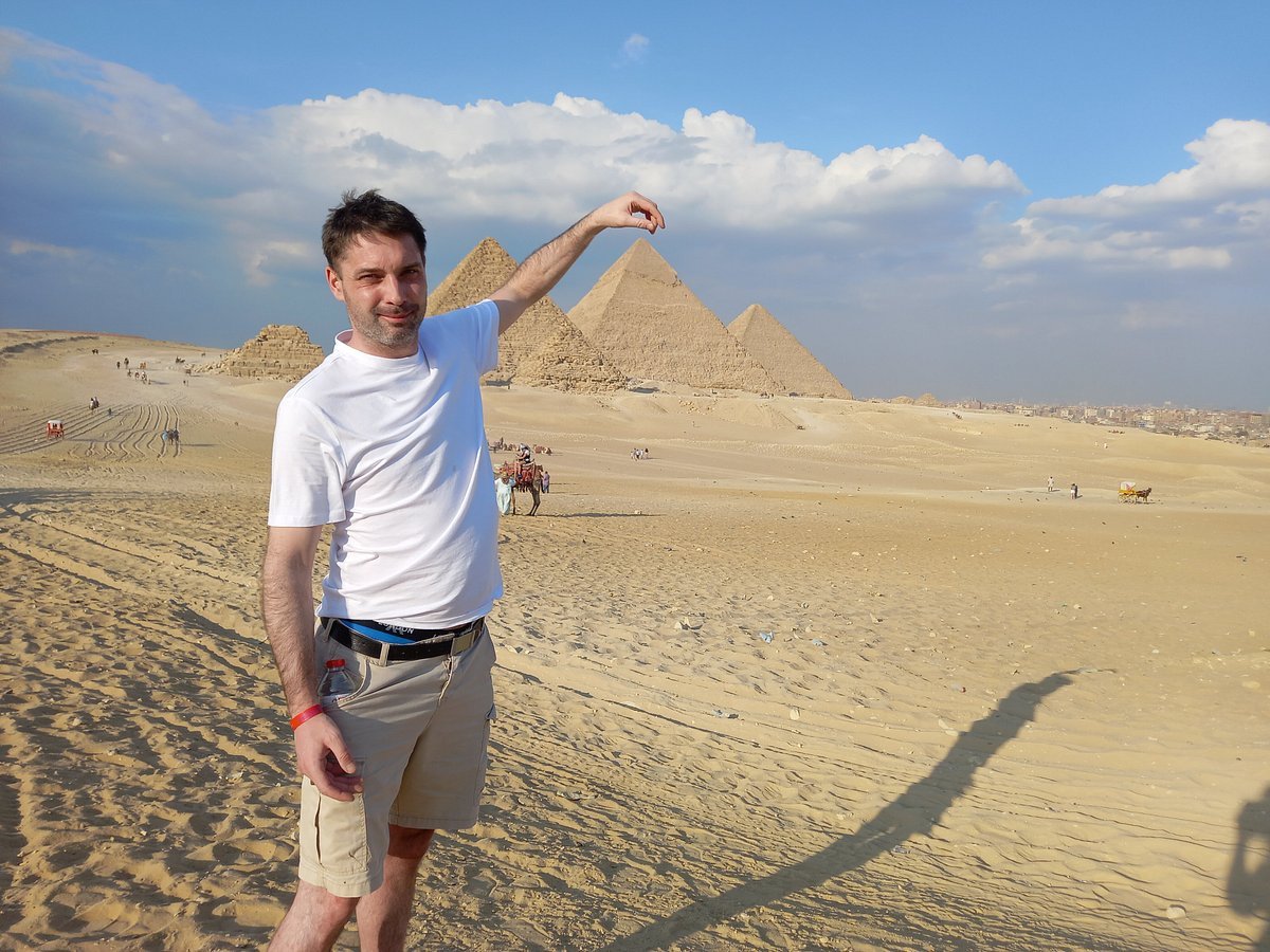 من شرم الشيخ: جولة جماعية صغيرة إلى أهرامات الجيزة والمتحف المصري بواسطة سيارة فان