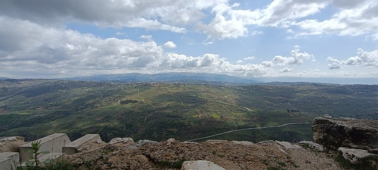 De Beirute: Excursão de um dia ao marco de Mleeta, Castelo de Beaufort e Templo de Eshmun