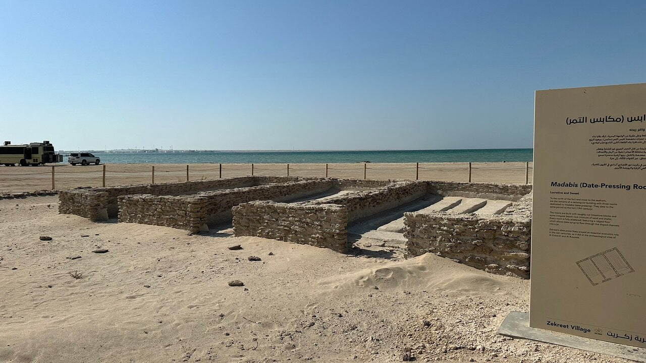 Doha: Private Full - day North and West Qatar Tour
