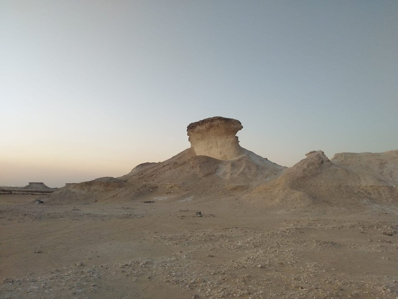 Doha: Private Guided West Coast, Zekreet Fort, Richard Serra Sculpture & Mushroom Hills Tour