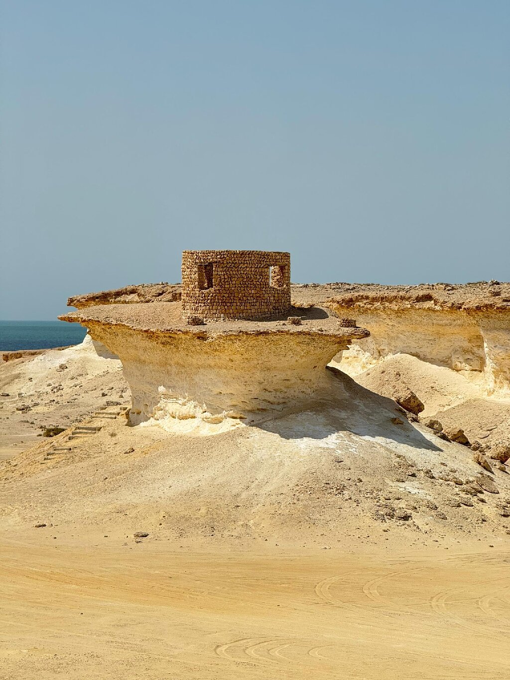 Doha: Private Guided West Coast, Zekreet Fort, Richard Serra Sculpture & Mushroom Hills Tour