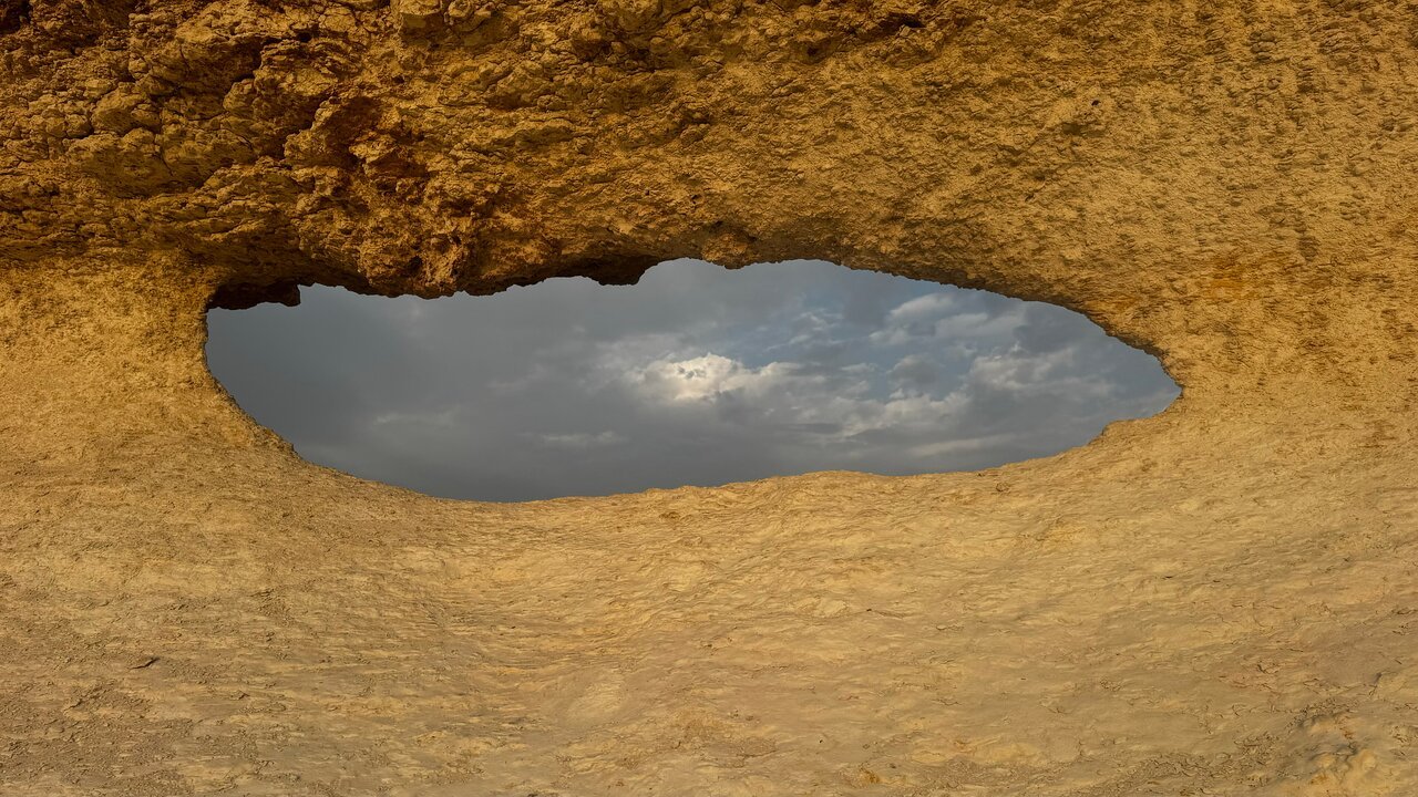 Doha: Private Guided West Coast, Zekreet Fort, Richard Serra Sculpture & Mushroom Hills Tour