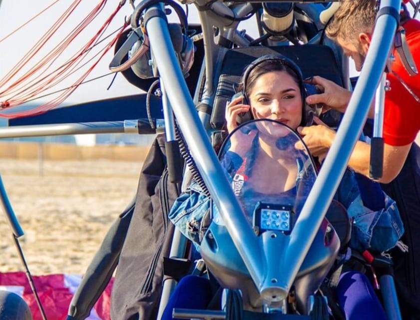 Doha: Private Paratrike Flight Over Qatar's Desert and Coastline