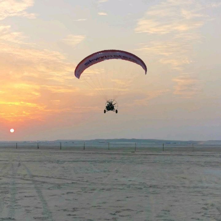 Doha: Private Paratrike Flight Over Qatar's Desert and Coastline