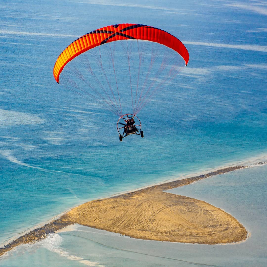 Doha: Private Paratrike Flight Over Qatar's Desert and Coastline