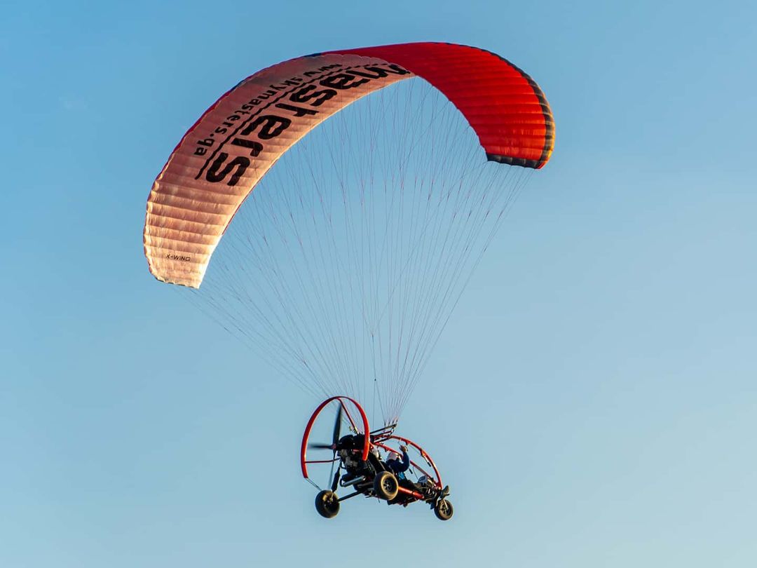 Doha: Private Paratrike Flight Over Qatar's Desert and Coastline