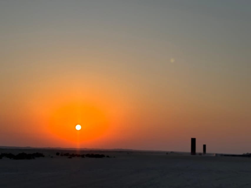 Doha: Western Qatar Desert Tour with Camel Racetrack, Zekreet Fort and Mushroom Rocks