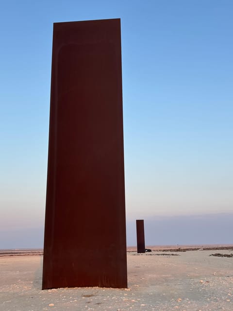 Doha: Western Qatar Desert Tour with Camel Racetrack, Zekreet Fort and Mushroom Rocks