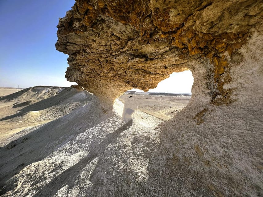 Doha: Western Qatar Desert Tour with Camel Racetrack, Zekreet Fort and Mushroom Rocks