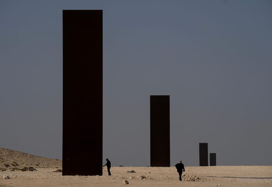 Doha: Western Qatar Tour with Camel Racetrack, Mushroom Rocks and Modern Art