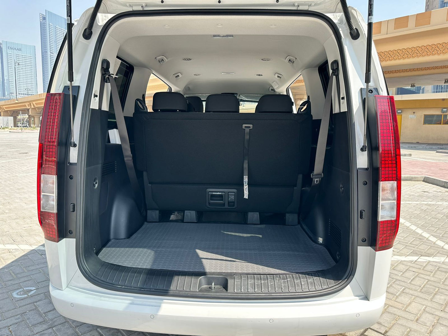 Dubai: Full Day Private Car or Van Rental with Driver