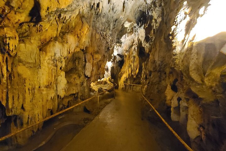 From Bejrutu: Jabal El Arbaaine, Pałac Snów, Oyoun El Samak i Jaskinia Zahlan - wycieczka jednodniowa