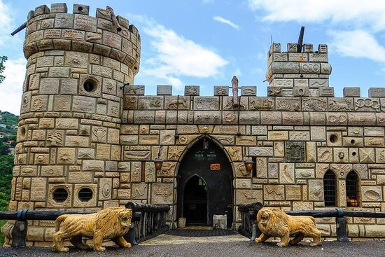 Beirut: Chouf Mountains and Moussa Castle Private Tour